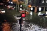 Невероятное видео с автомобилями под водой на Манхэттене после урагана
